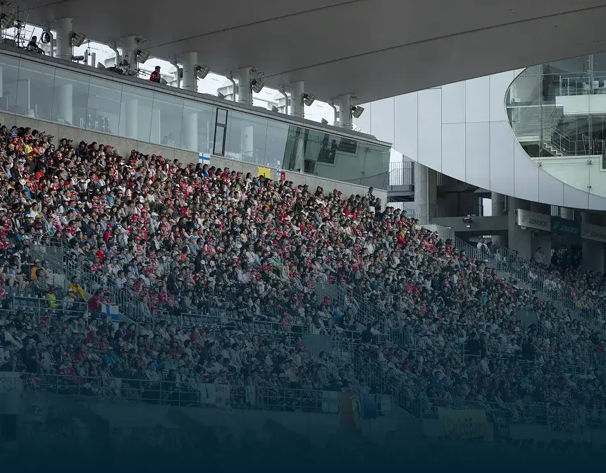 Personas en gradas en MADRING F1