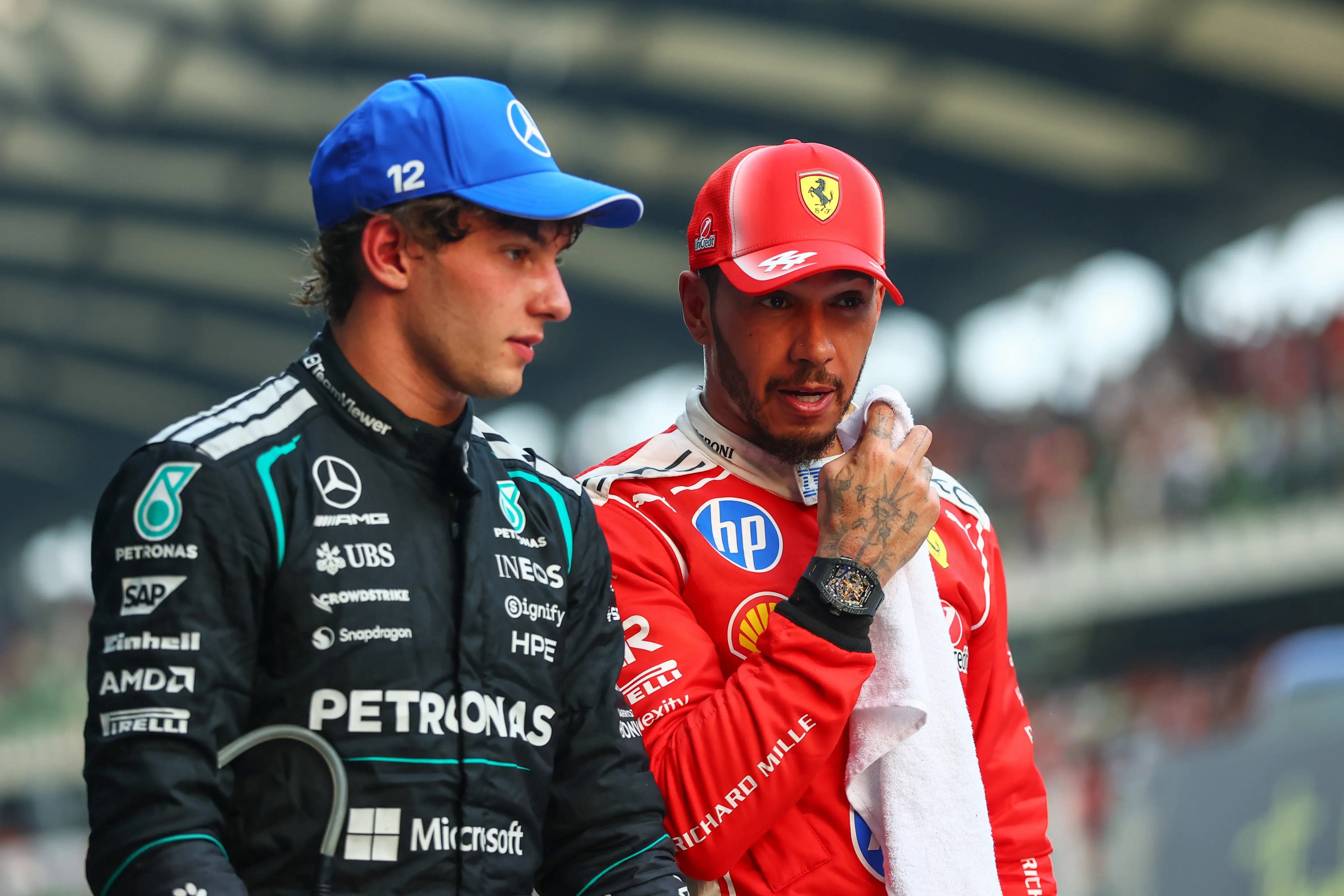 Antonelli y Hamilton juntos en gp Bahrein.