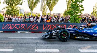 Carlos Sainz rodando por el recorrido de Madring con el Williams FW45