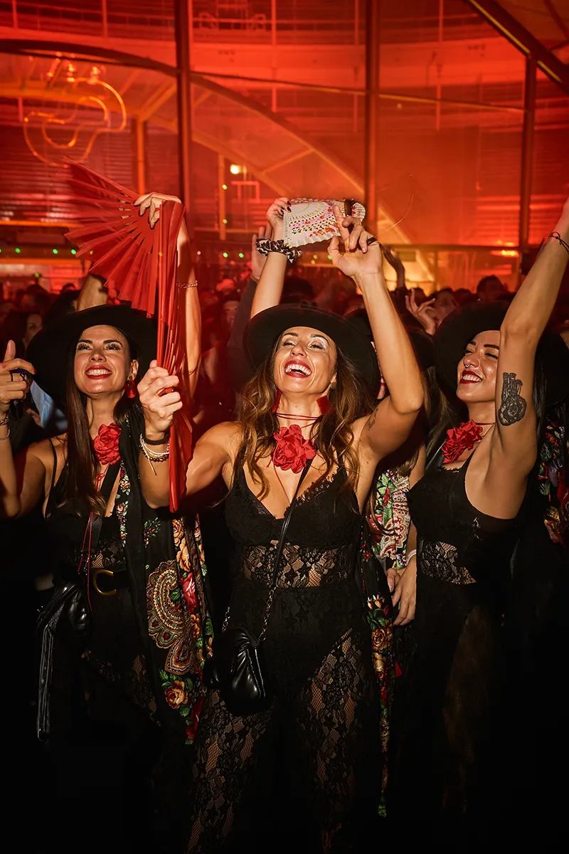 Chicas en fiesta de MËSTIZA en MADRING