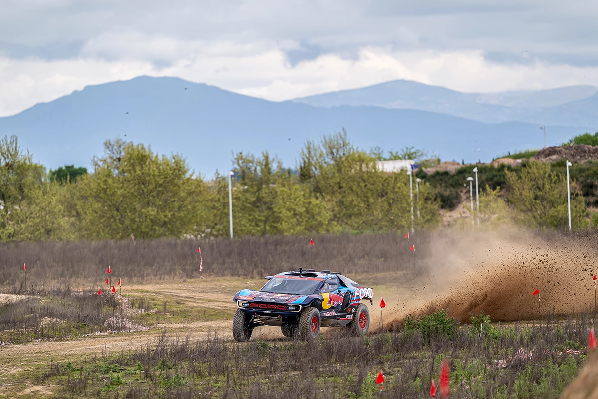 Coche de RED BULL Carlos Sainz Raptor en MADRING
