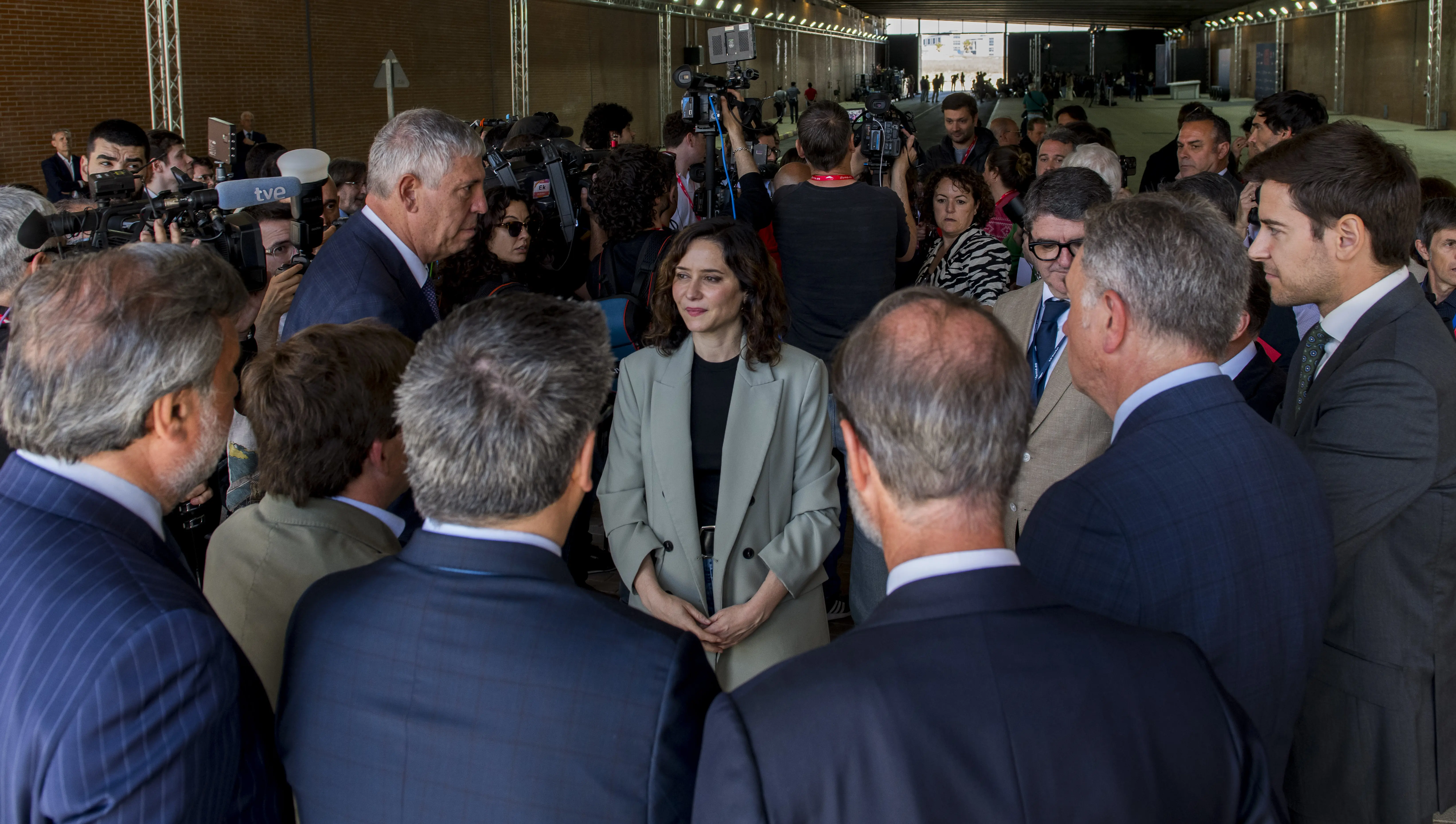 Personas en el evento primera piedra en MADRING