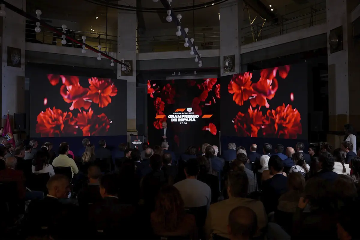 Presentación en Cibeles del trofeo en MADRING
