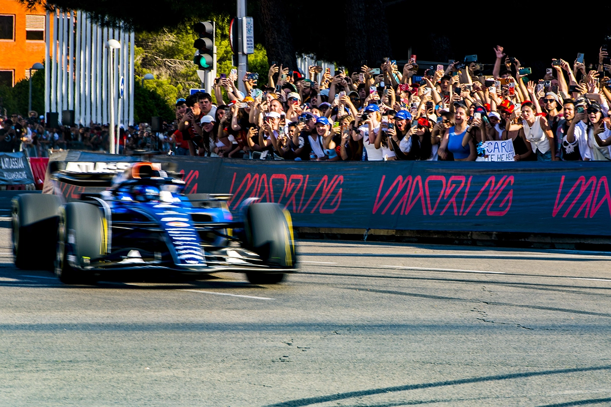 Coche de RED BULL Carlos Sainz Raptor en MADRING
