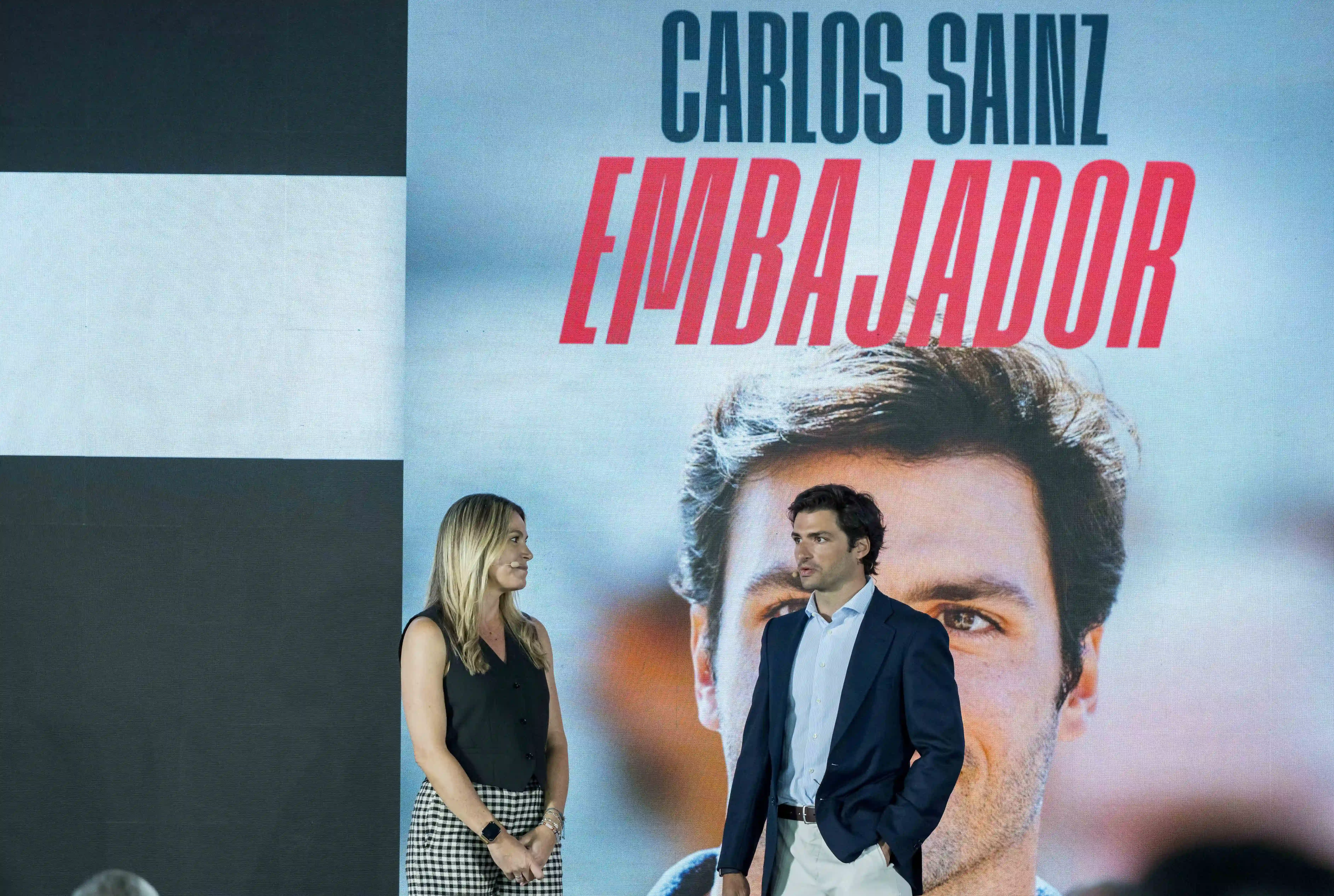 Carlos Sainz en el evento primera piedra en MADRING