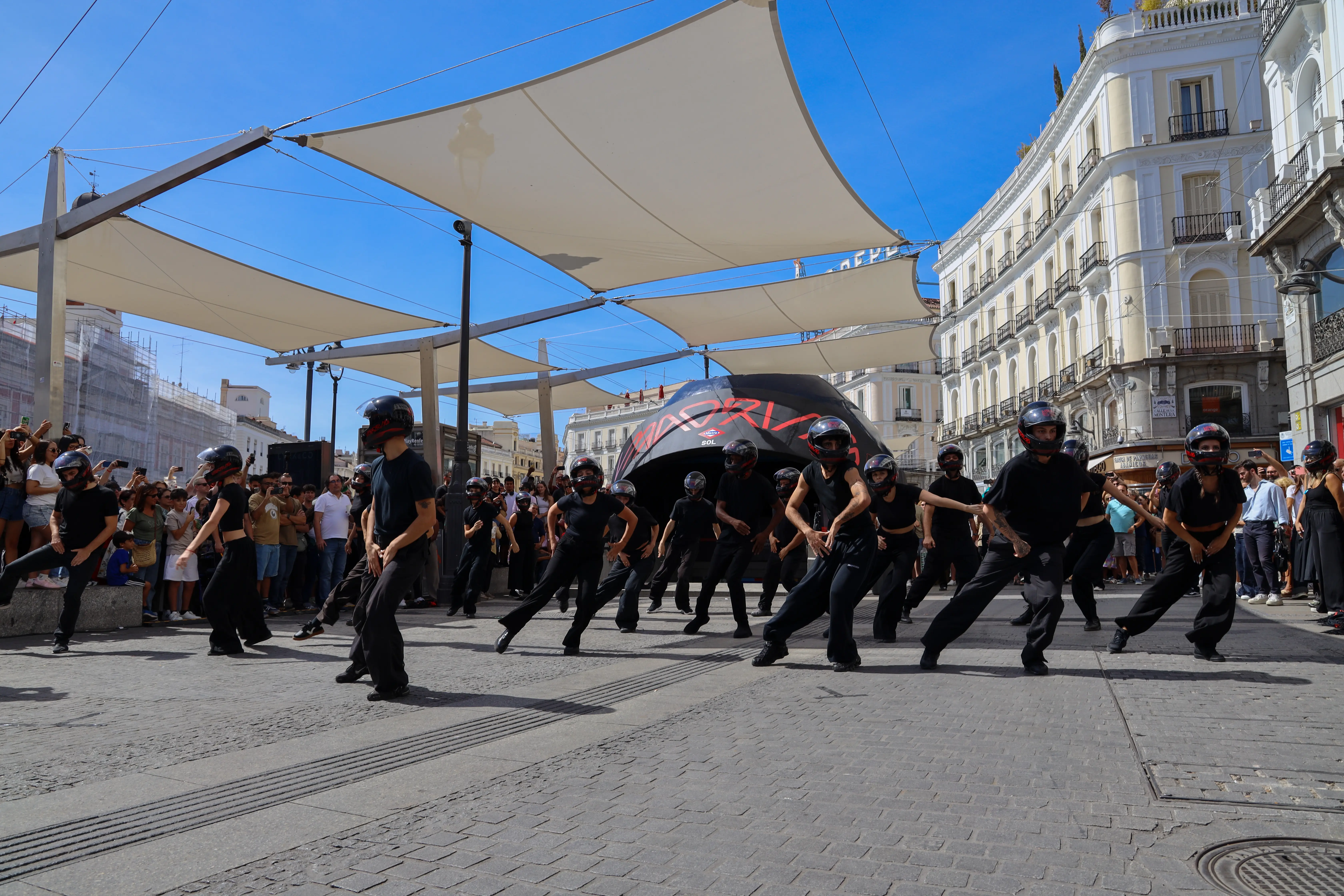 Personas bailando en MADRING